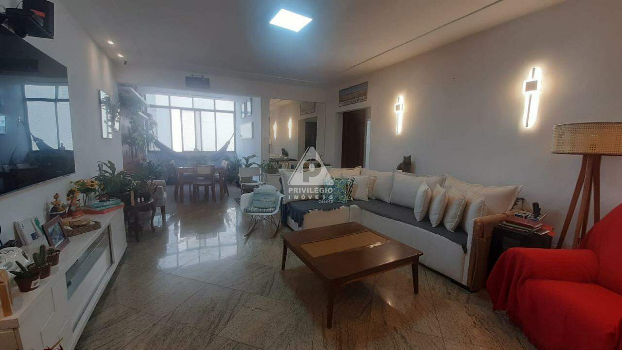Apartamento à venda em Rua Figueiredo Magalhães *** — 3 quartos