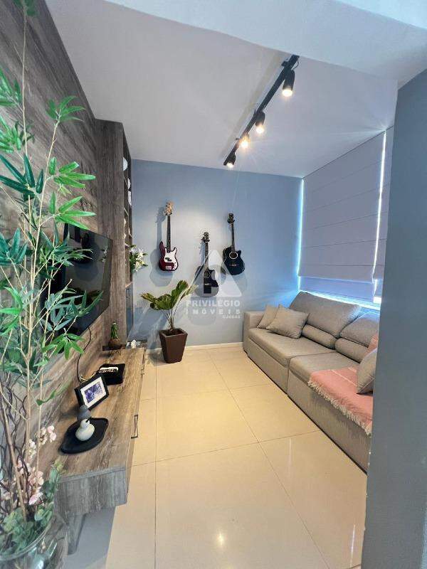 Apartamento à venda em Rua Pompeu Loureiro ** — 3 quartos