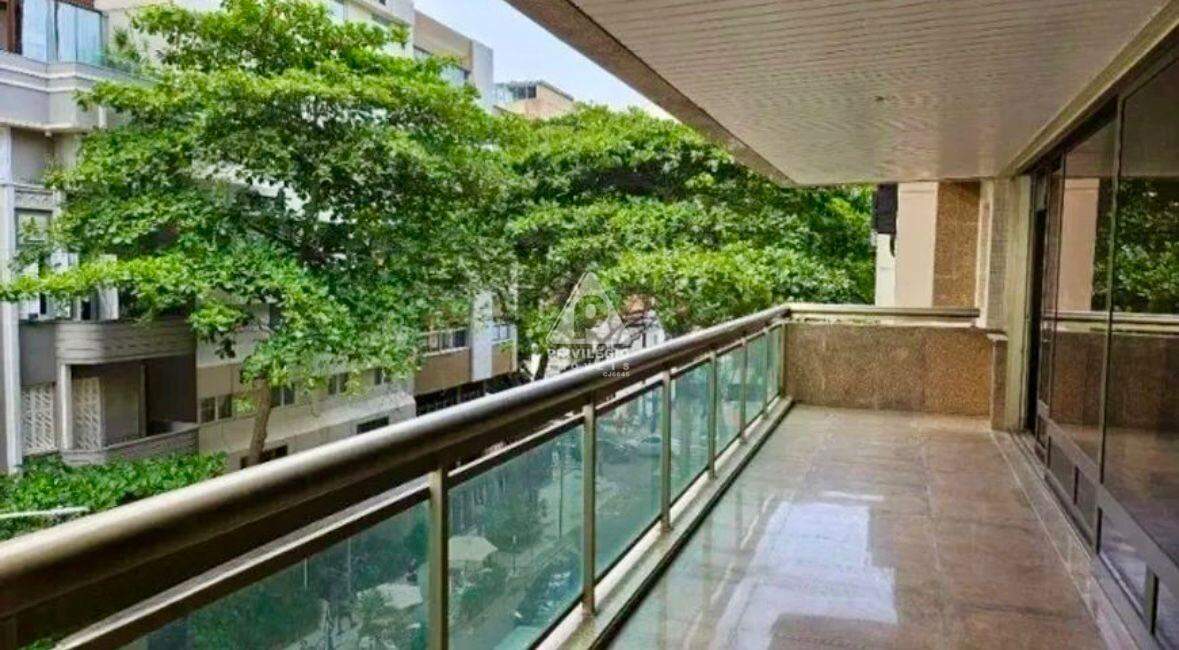 Apartamento à venda em Rua Maria Quitéria ** — 4 quartos