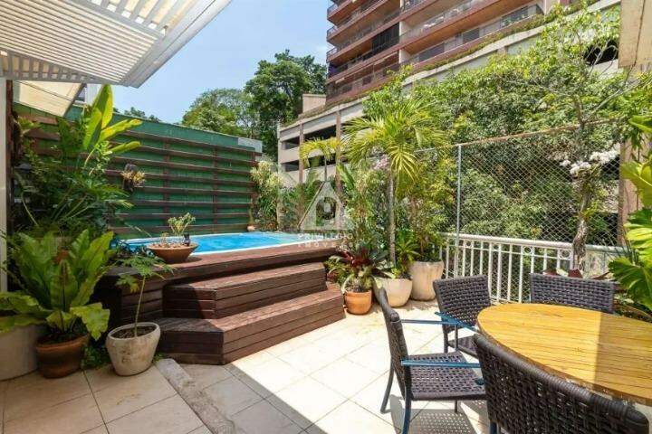 Cobertura duplex à venda em Rua Timóteo da Costa *** — 5 quartos