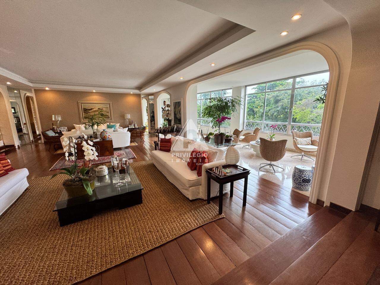 Apartamento à venda em Avenida Rui Barbosa *** — 4 quartos