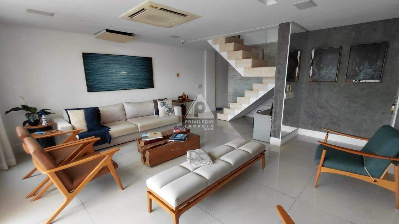 Cobertura duplex à venda em Avenida General Guedes da Fontoura *** — 4 quartos
