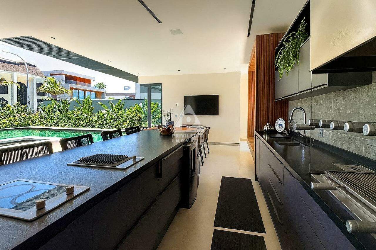 Casa em condomínio à venda em Rua Ayrton Luiz Gonçalves, BARRA DA TIJUCA — 7 quartos