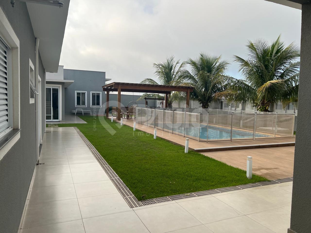 Casa em Condomínio à venda no Ondas Grandes: 