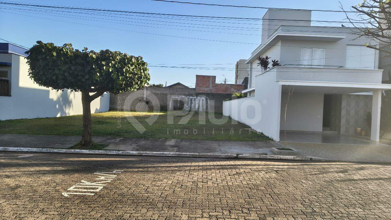 Terrenos em Condomínio à venda no Jardim São Francisco: 