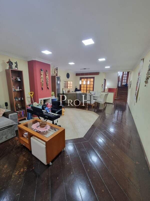 Casa, 3 quartos, 330 m² - Foto 1