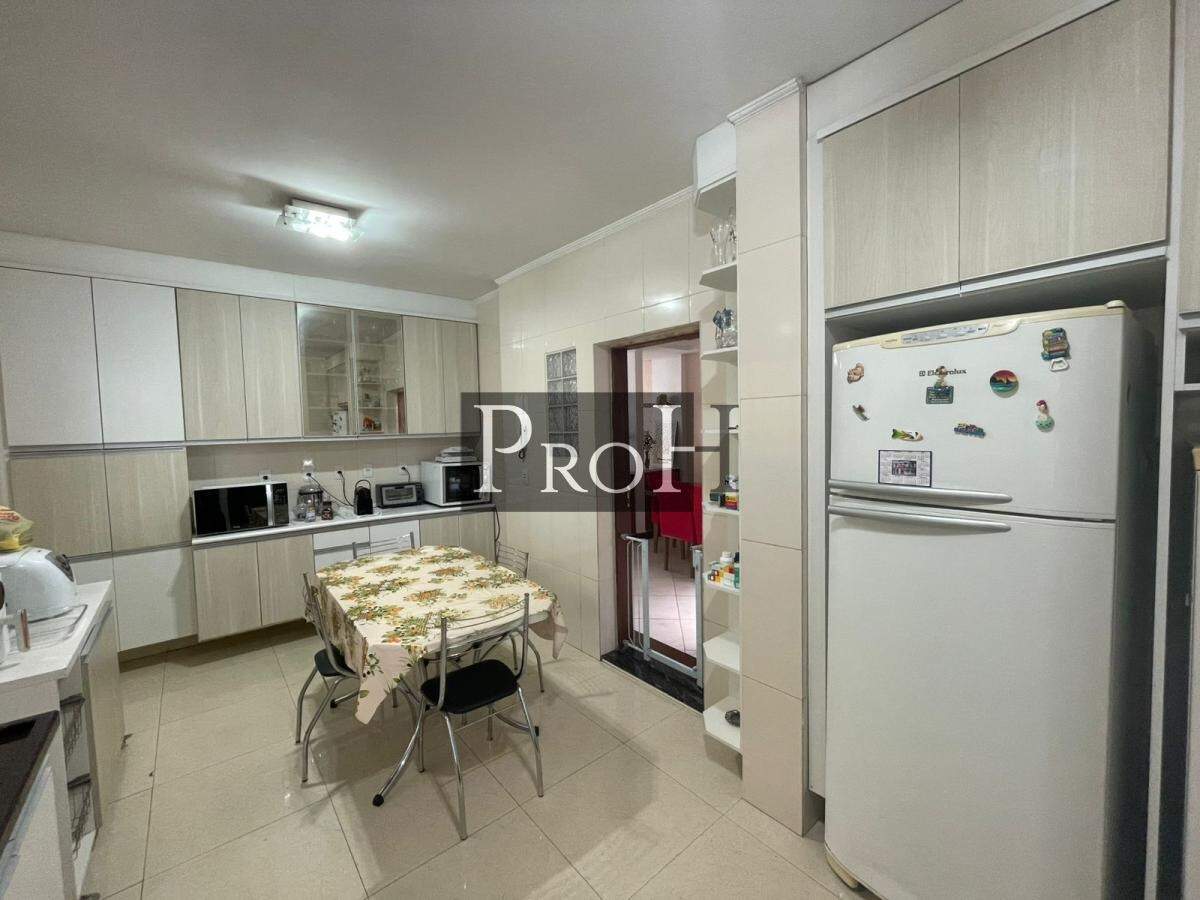 Casa, 3 quartos, 240 m² - Foto 9