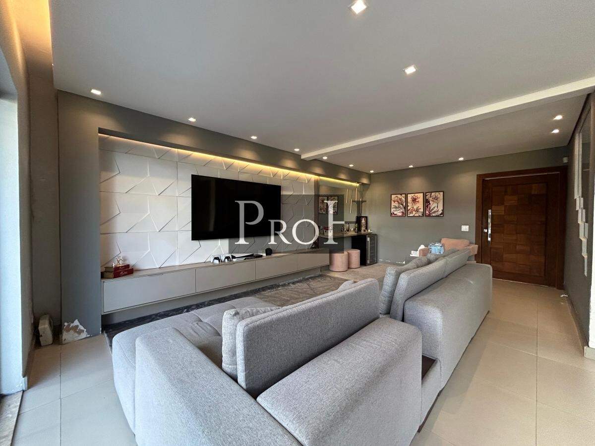 Sobrado à venda com 3 quartos, 333m² - Foto 1