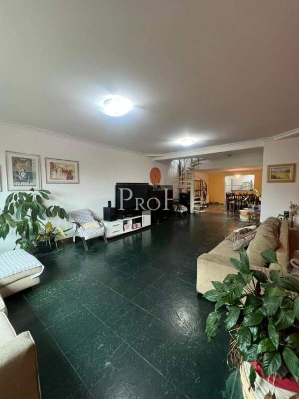 Sobrado para alugar com 3 quartos, 310m² - Foto 1