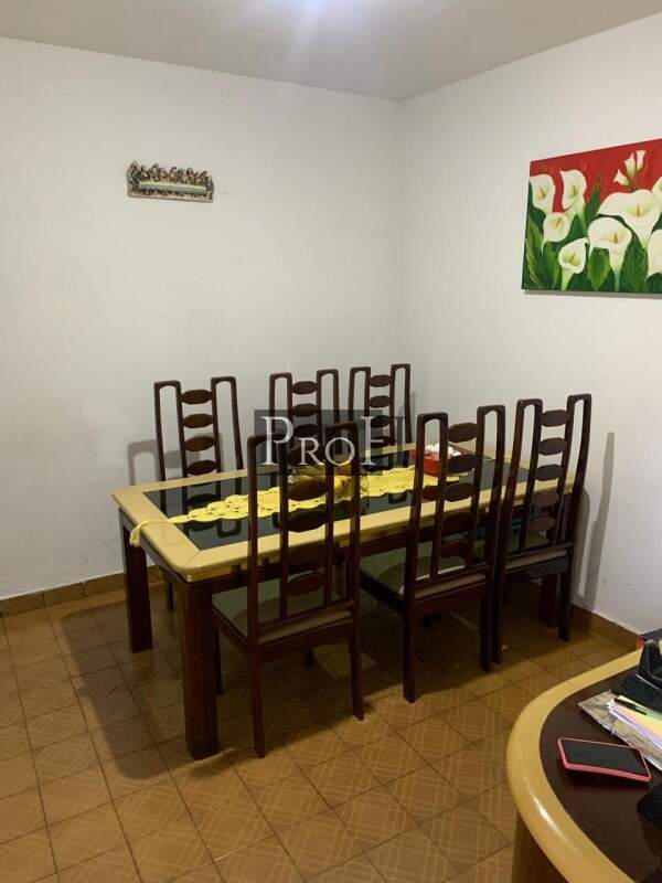 Casa à venda com 8 quartos, 180m² - Foto 3
