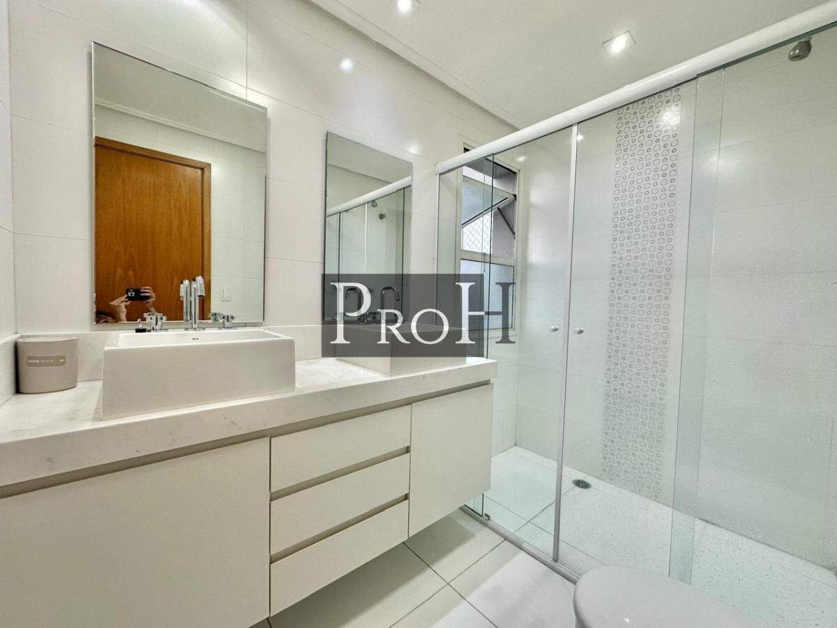 Apartamento para alugar com 3 quartos, 177m² - Foto 14