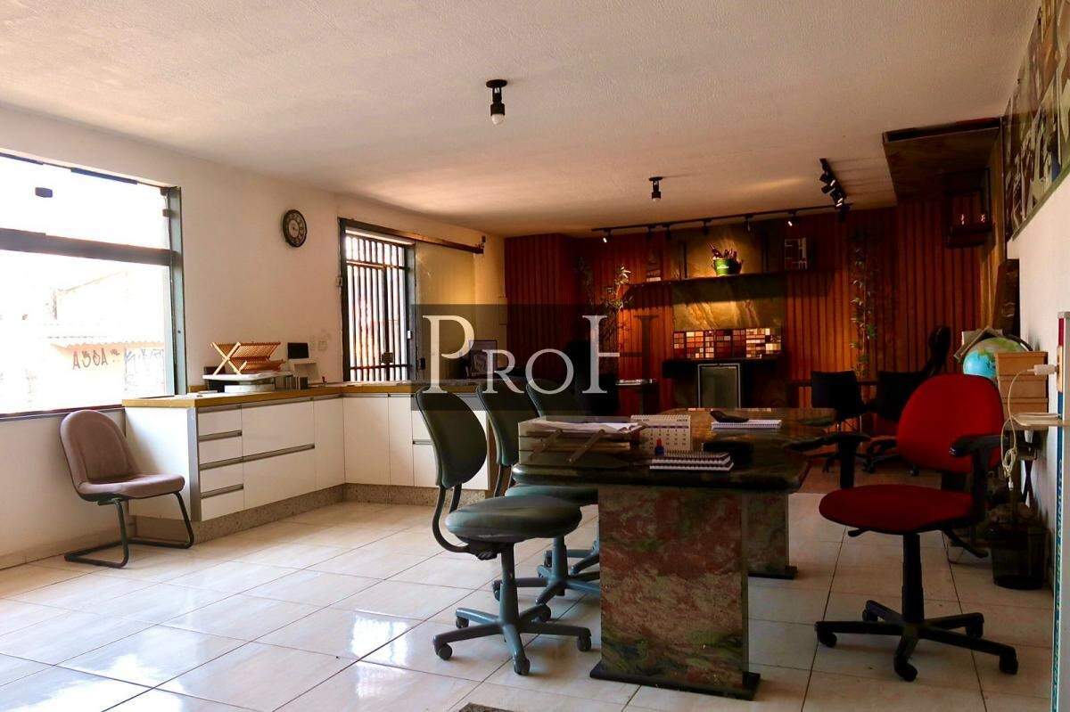 Sobrado à venda com 3 quartos, 700m² - Foto 2