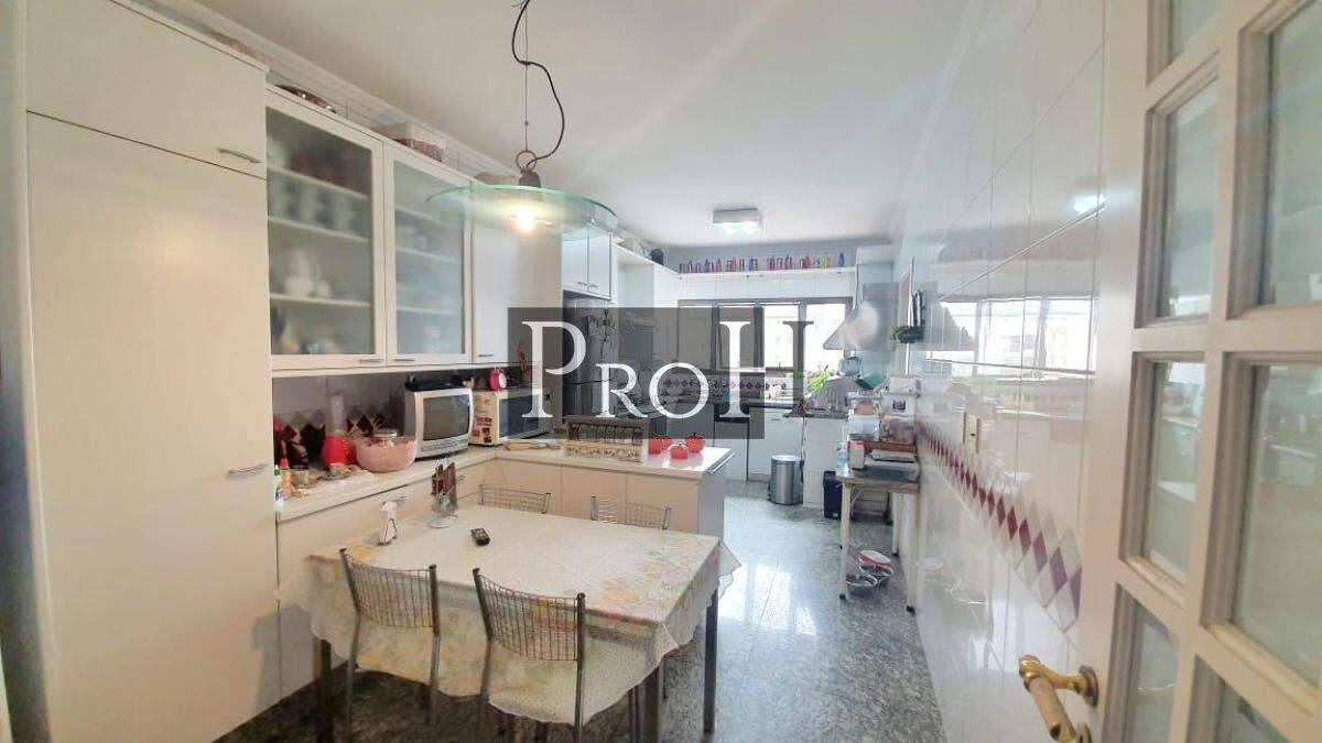 Apartamento à venda com 4 quartos, 235m² - Foto 17