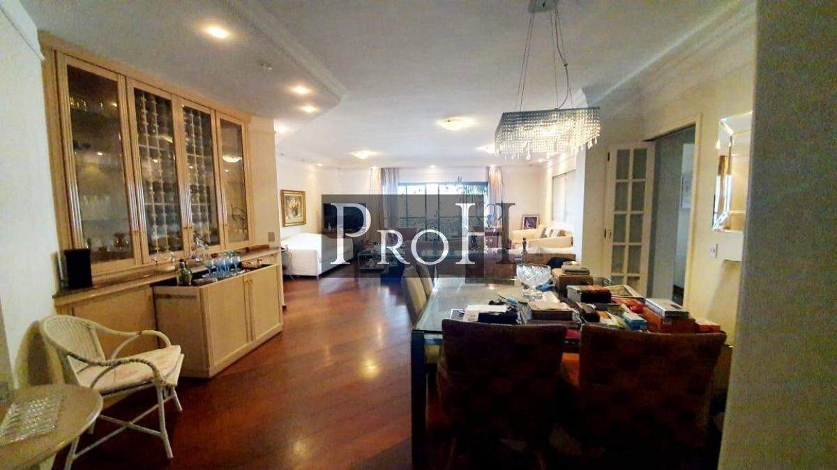 Apartamento à venda com 4 quartos, 235m² - Foto 8