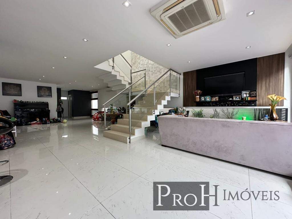 Sobrado, 3 quartos, 298 m² - Foto 1