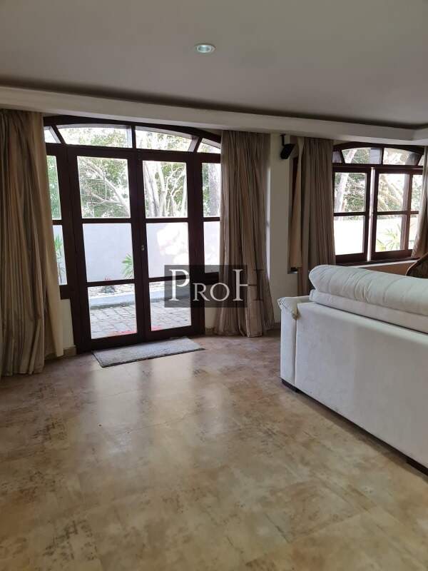 Casa à venda com 4 quartos, 680m² - Foto 1