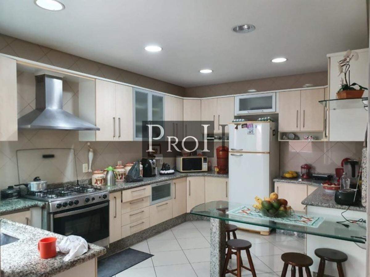 Casa à venda com 3 quartos, 310m² - Foto 8