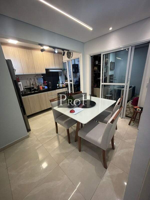 Apartamento à venda com 2 quartos, 64m² - Foto 2