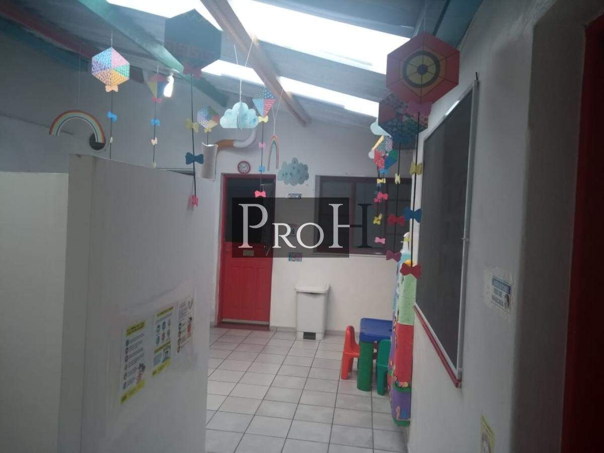 Casa à venda com 4 quartos, 319m² - Foto 5