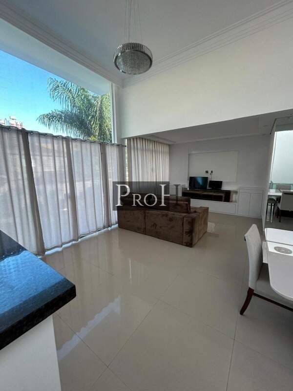 Sobrado à venda com 2 quartos, 250m² - Foto 2