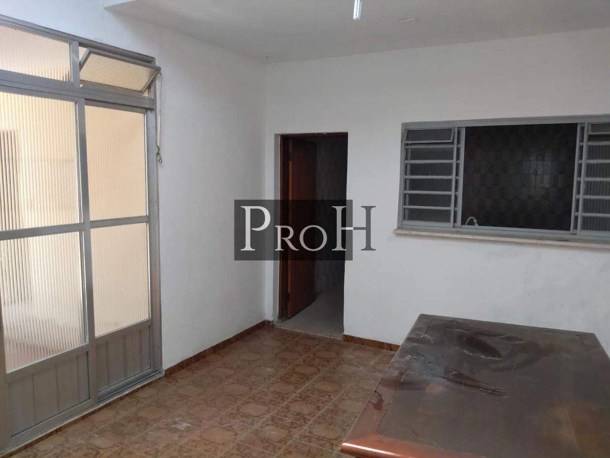 Casa à venda com 3 quartos, 182m² - Foto 1