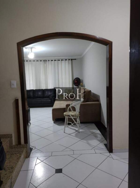 Sobrado à venda com 3 quartos, 210m² - Foto 2
