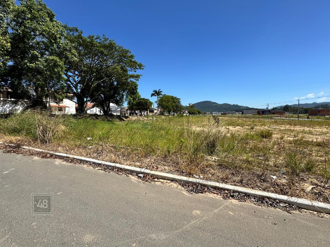 Terreno à venda no Humaitá de Cima: 