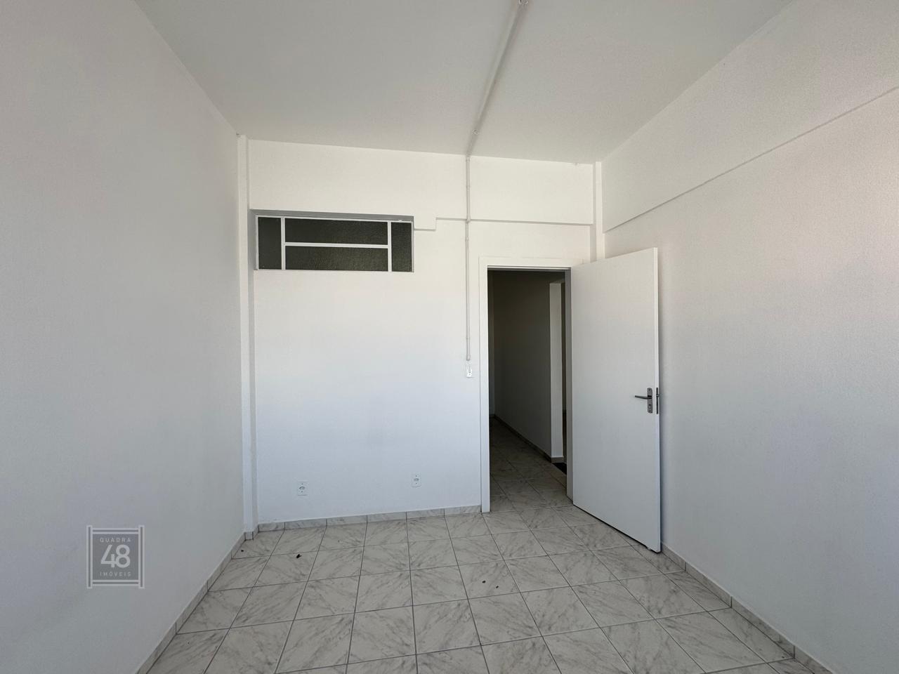 Sala à venda no Centro: 