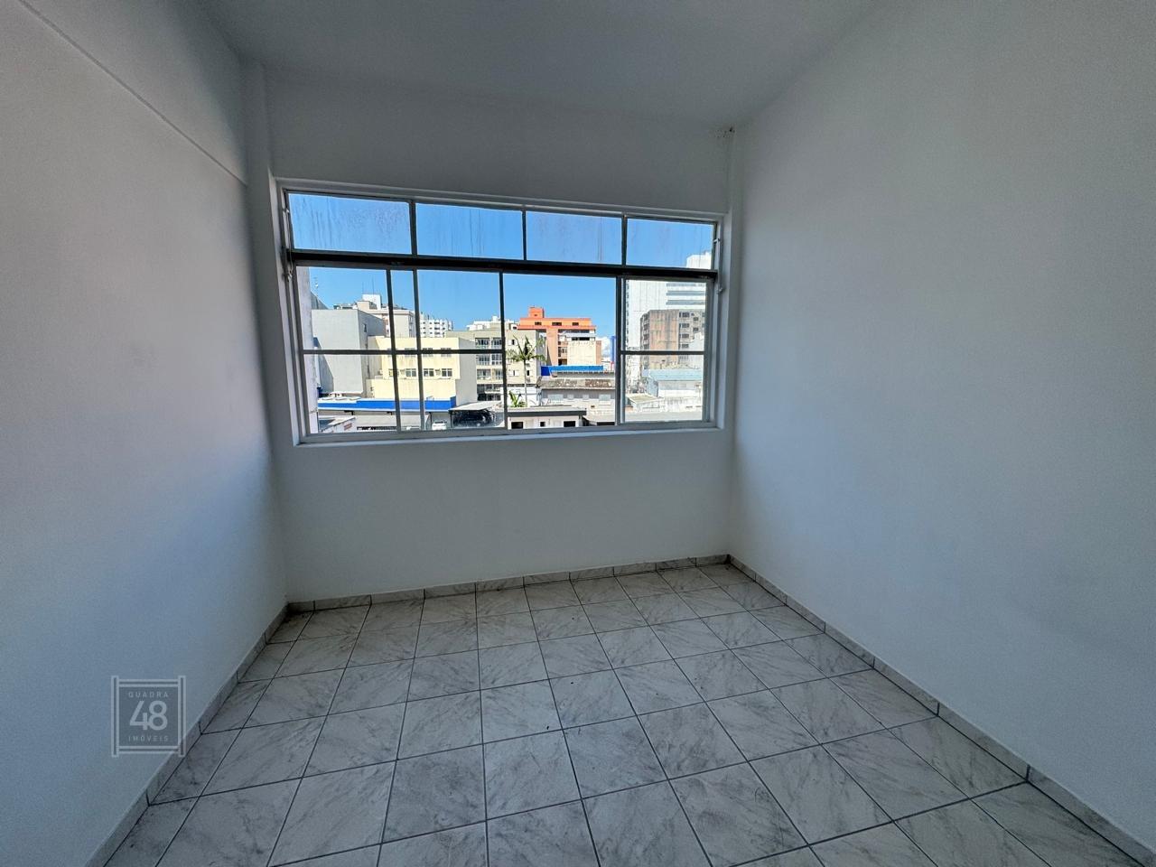 Sala à venda no Centro: 