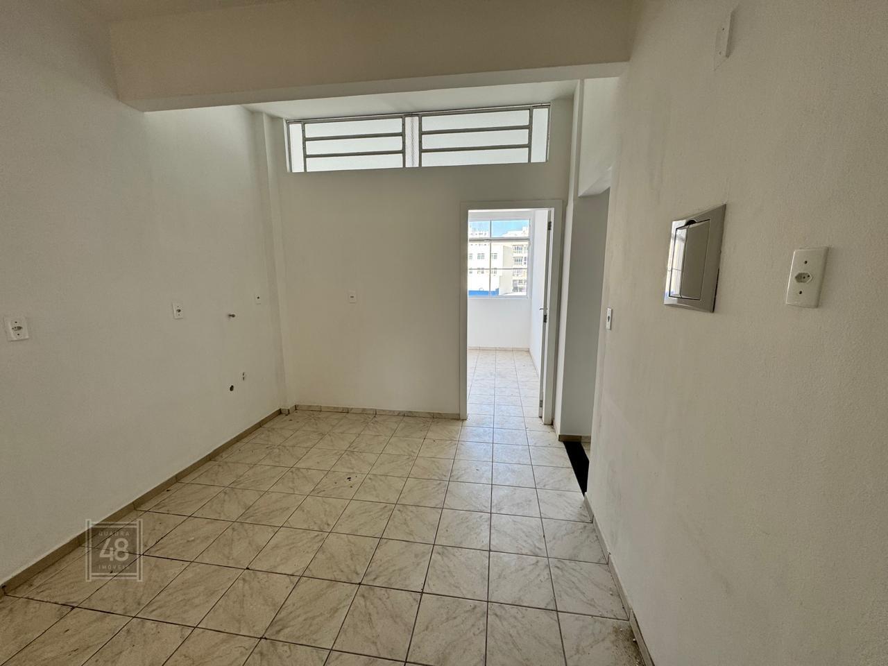 Sala à venda no Centro: 