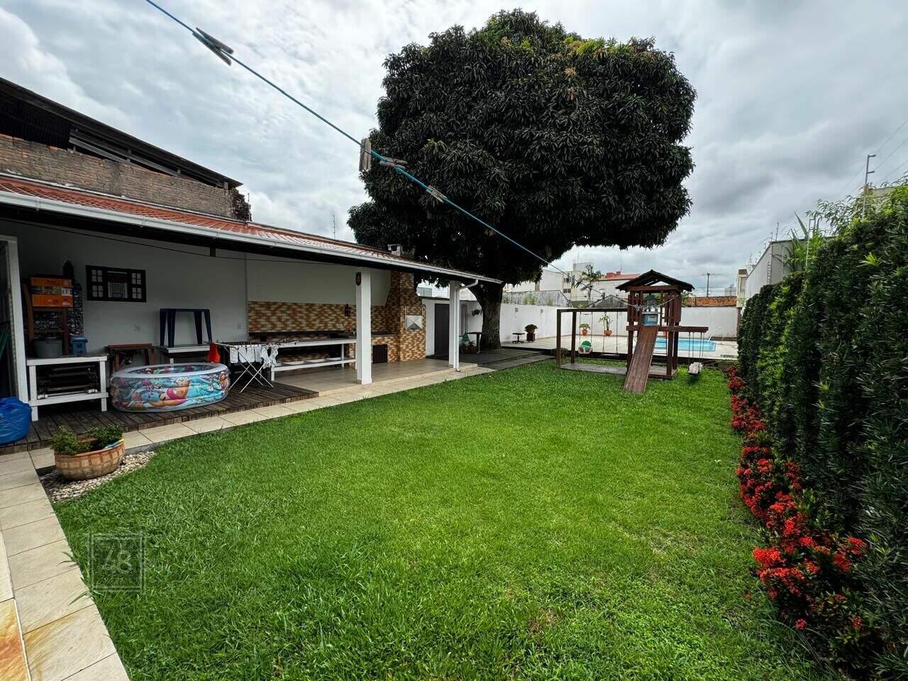 Casa à venda no Oficinas: 