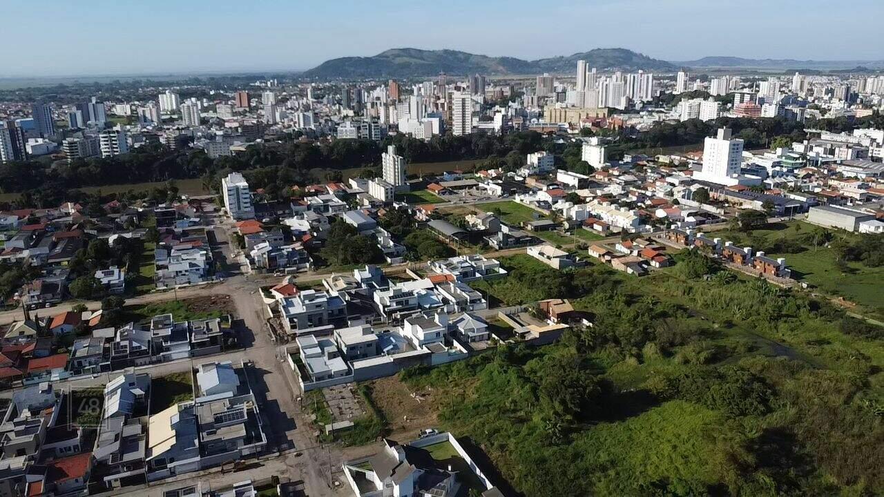Terreno à venda no Humaitá: 