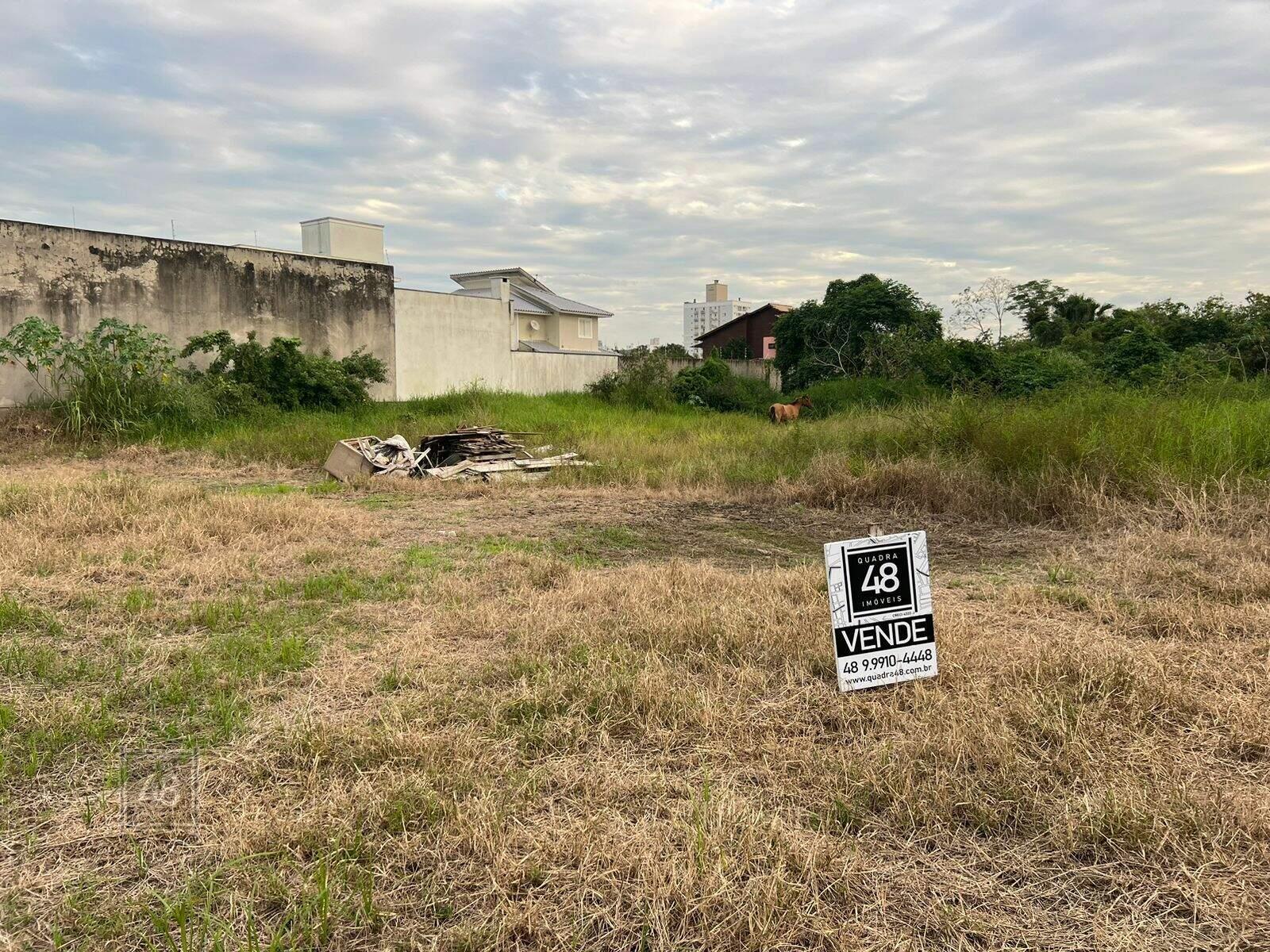 Terreno à venda no Humaitá: 