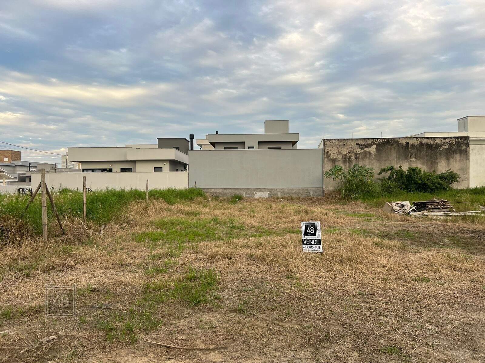 Terreno à venda no Humaitá: 