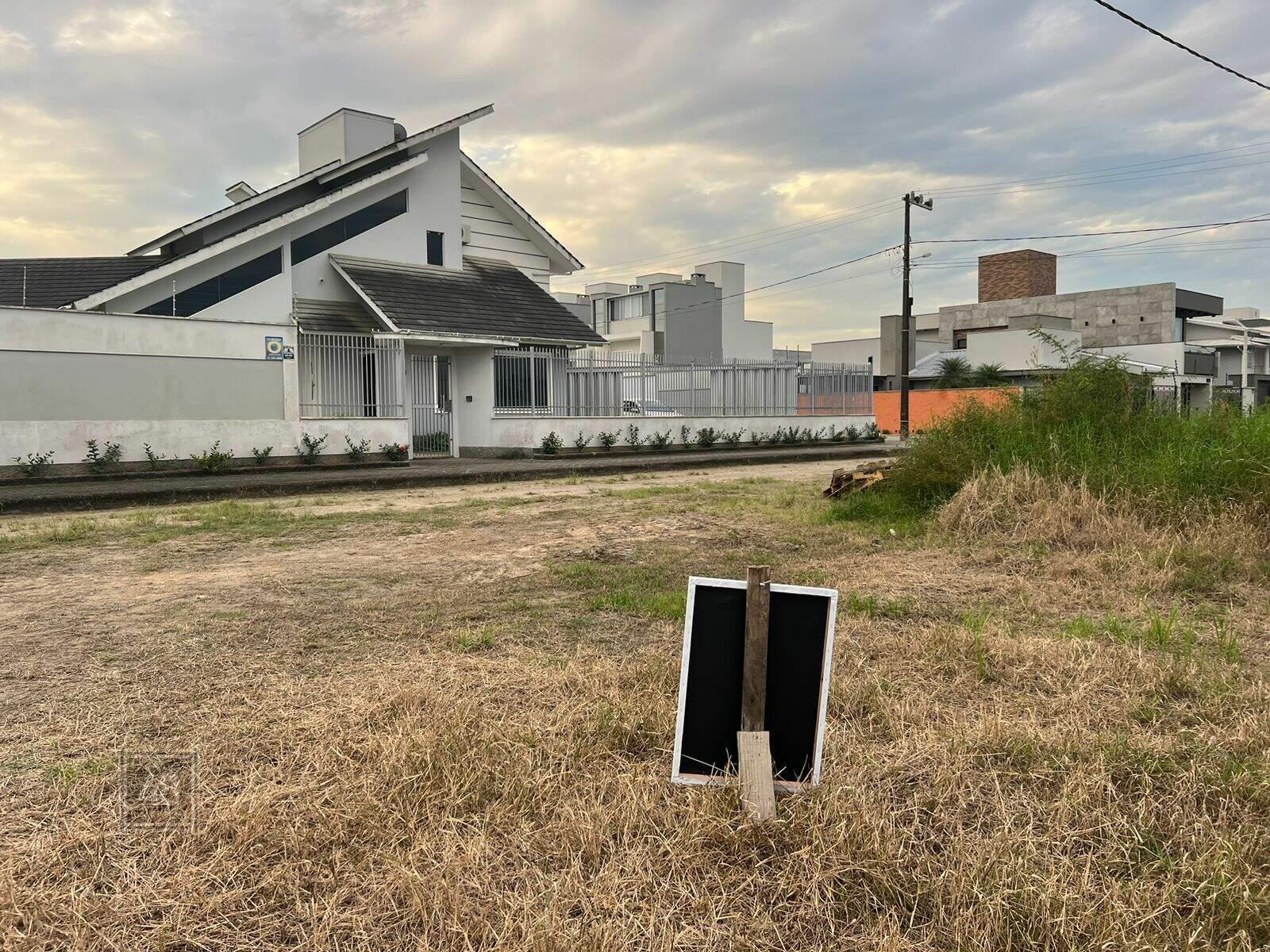 Terreno à venda no Humaitá: 