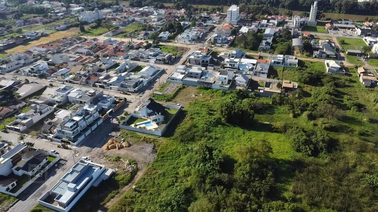 Terreno à venda no Humaitá: 