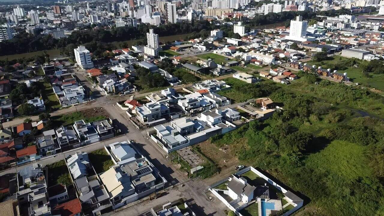 Terreno à venda no Humaitá: 