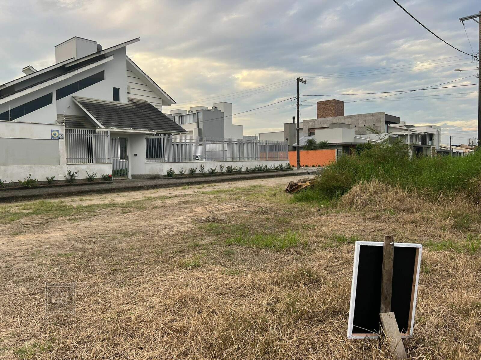 Terreno à venda no Humaitá: 