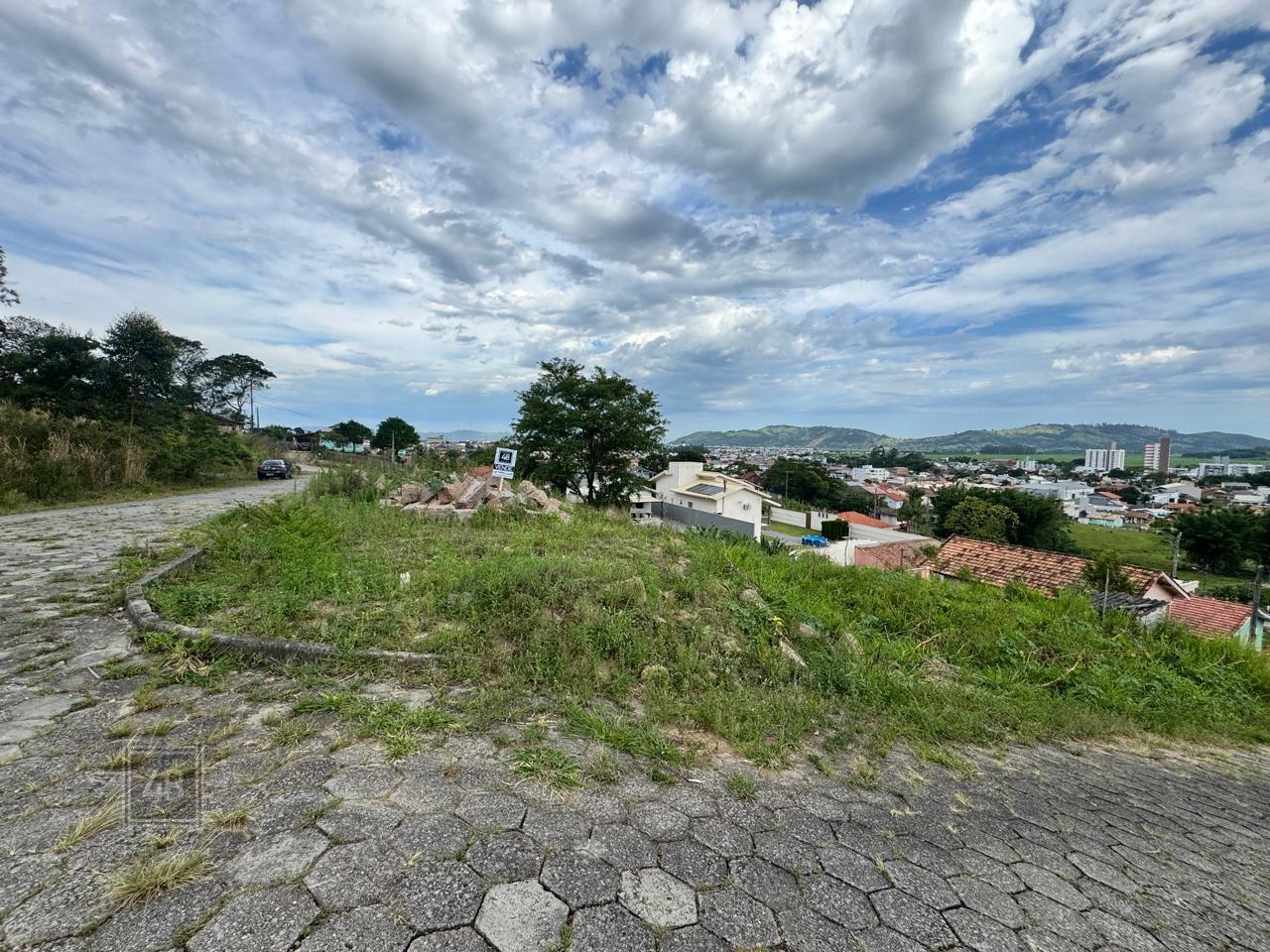 Terreno à venda no Monte Castelo: 