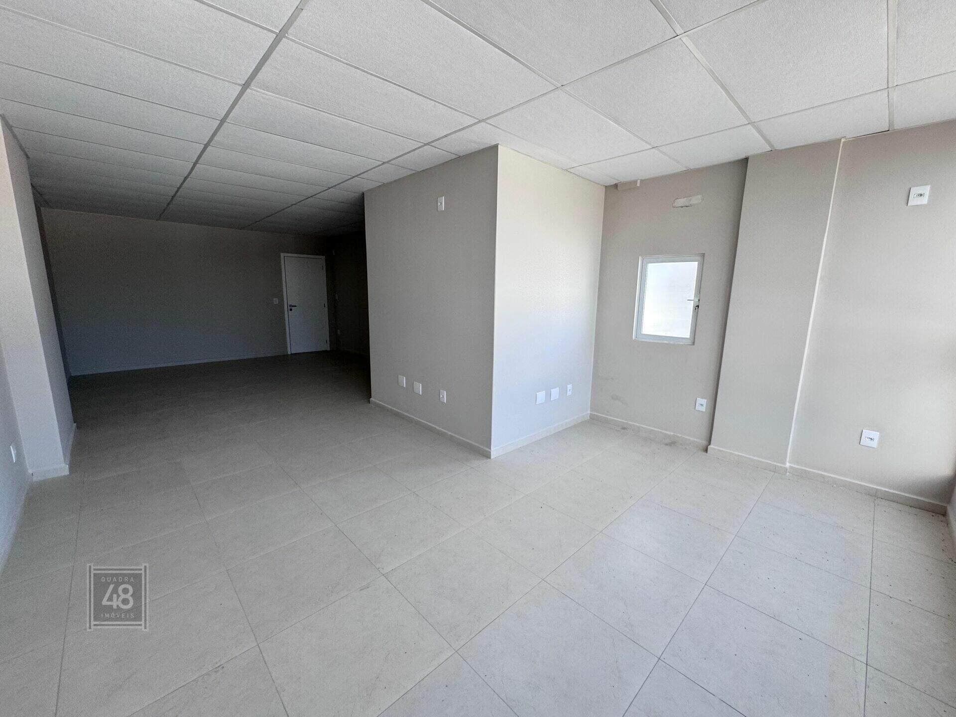 Sala à venda no Centro: 