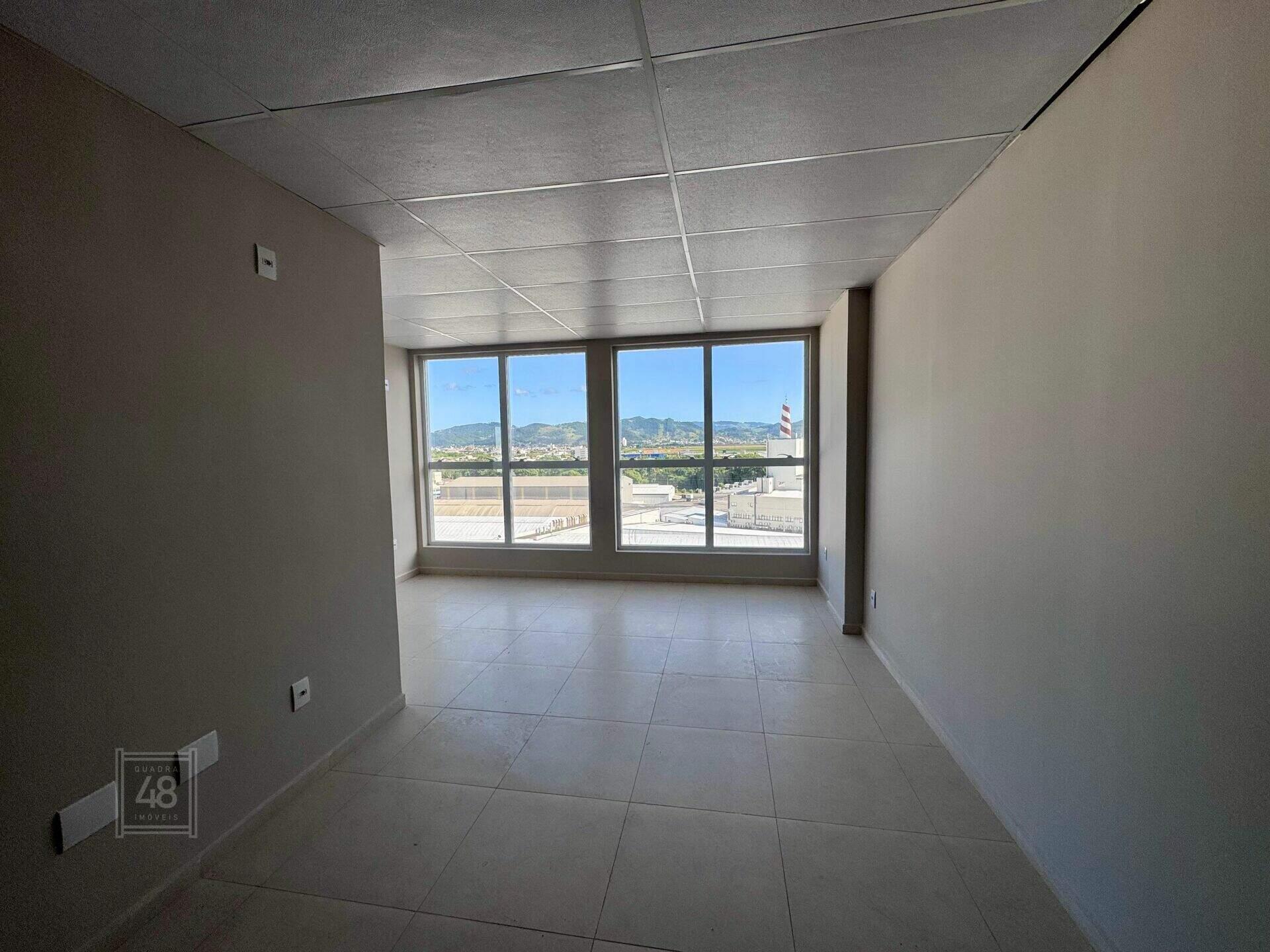 Sala à venda no Centro: 