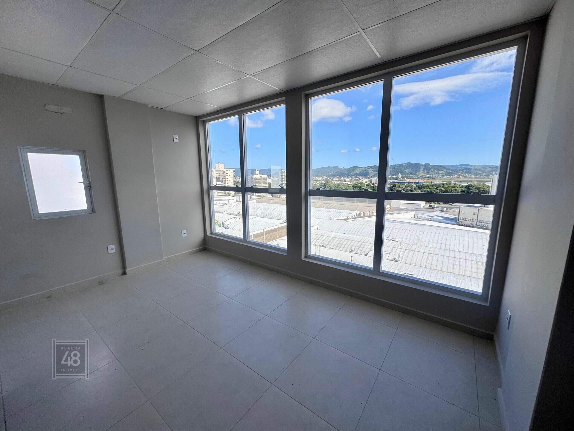 Sala à venda no Centro: 