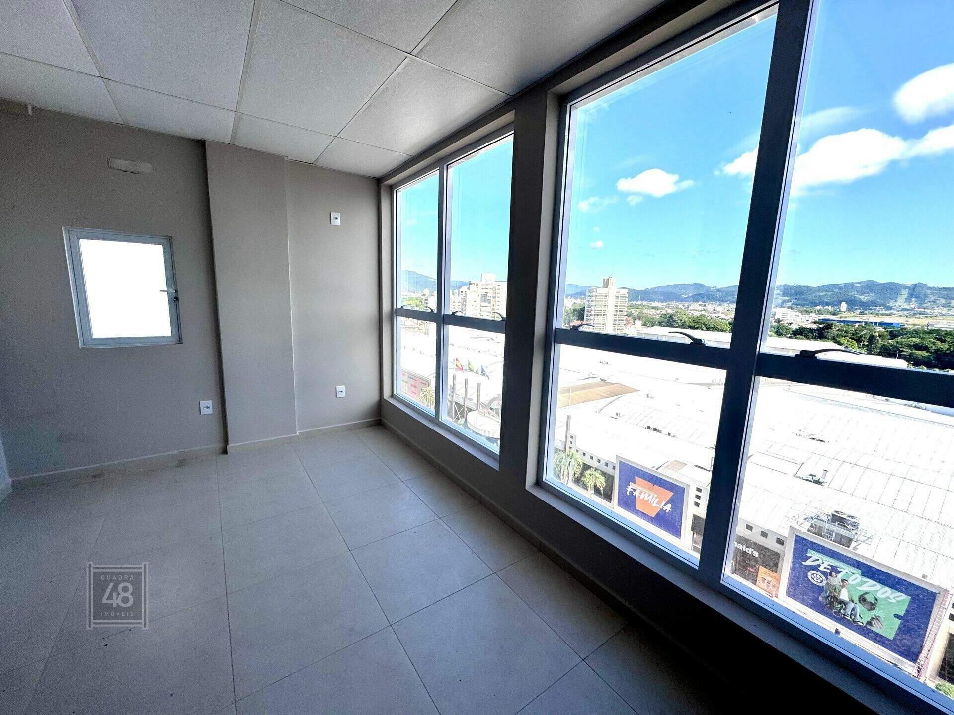 Sala à venda no Centro: 