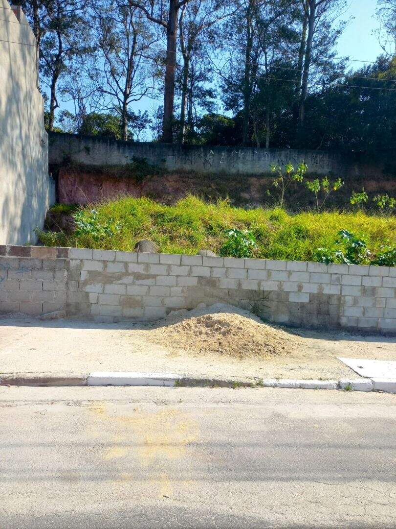 Terreno à venda no Jardim Guapituba: 