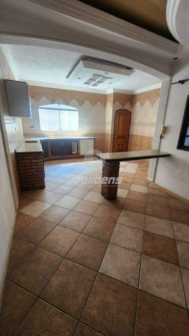 Sobrado à venda no Jardim Guapituba: 