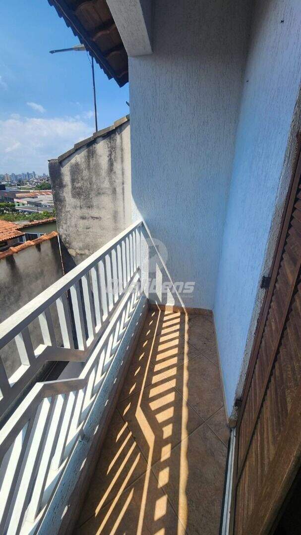 Sobrado à venda no Jardim Guapituba: 