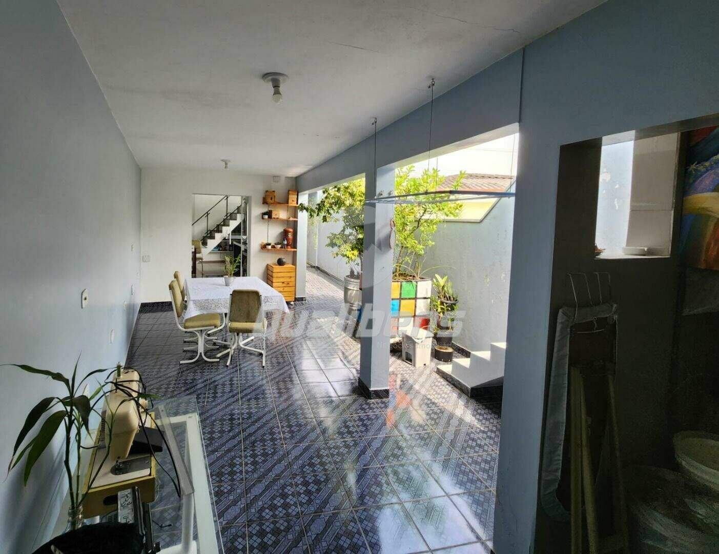 Sobrado à venda no Jardim Guapituba: 