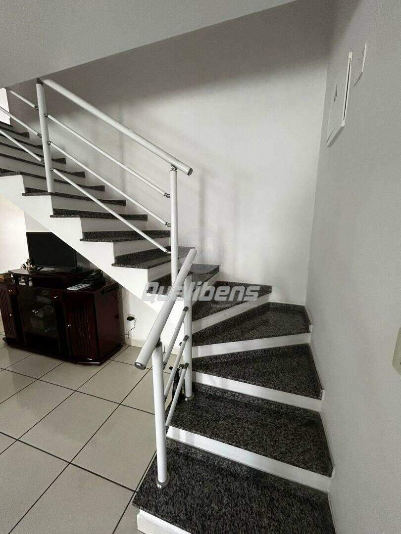Sobrado à venda no Vila Dirce: 