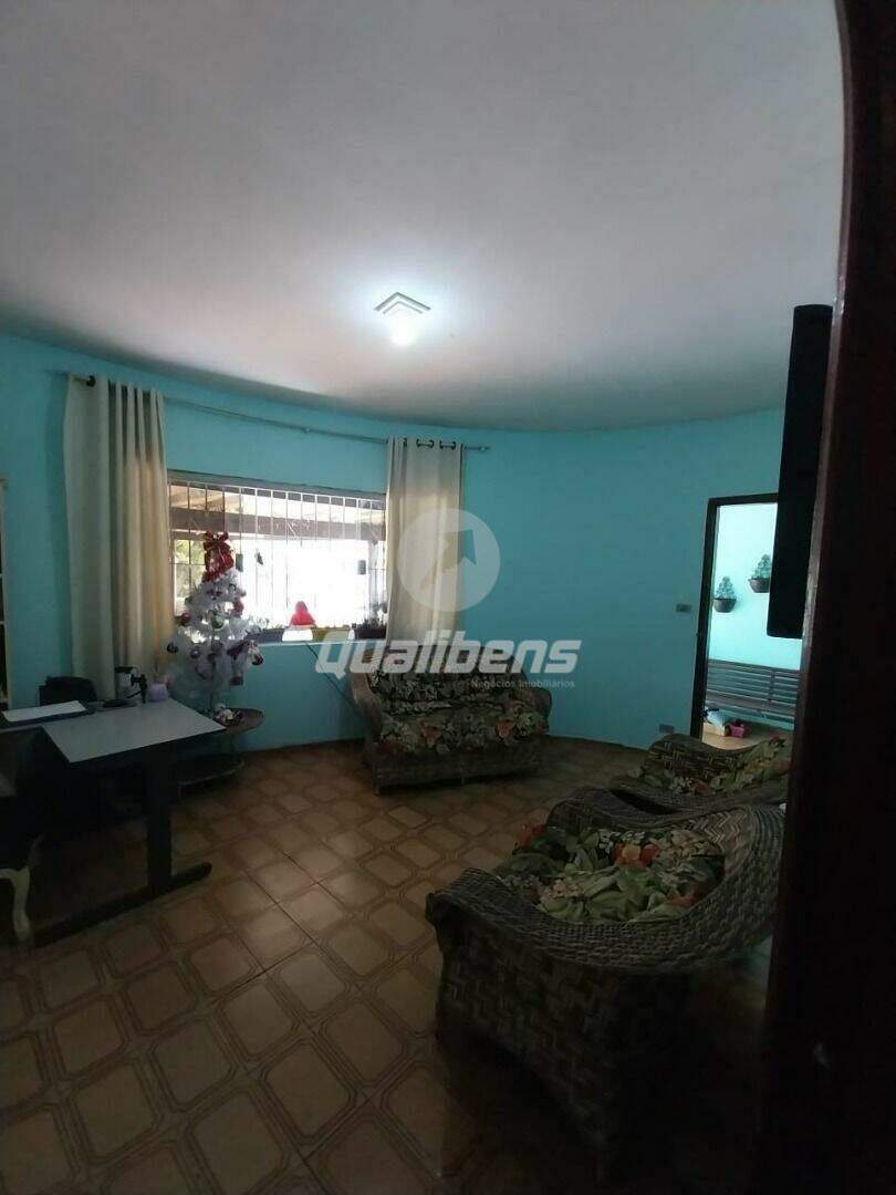 Casa à venda no Jardim Guapituba: 