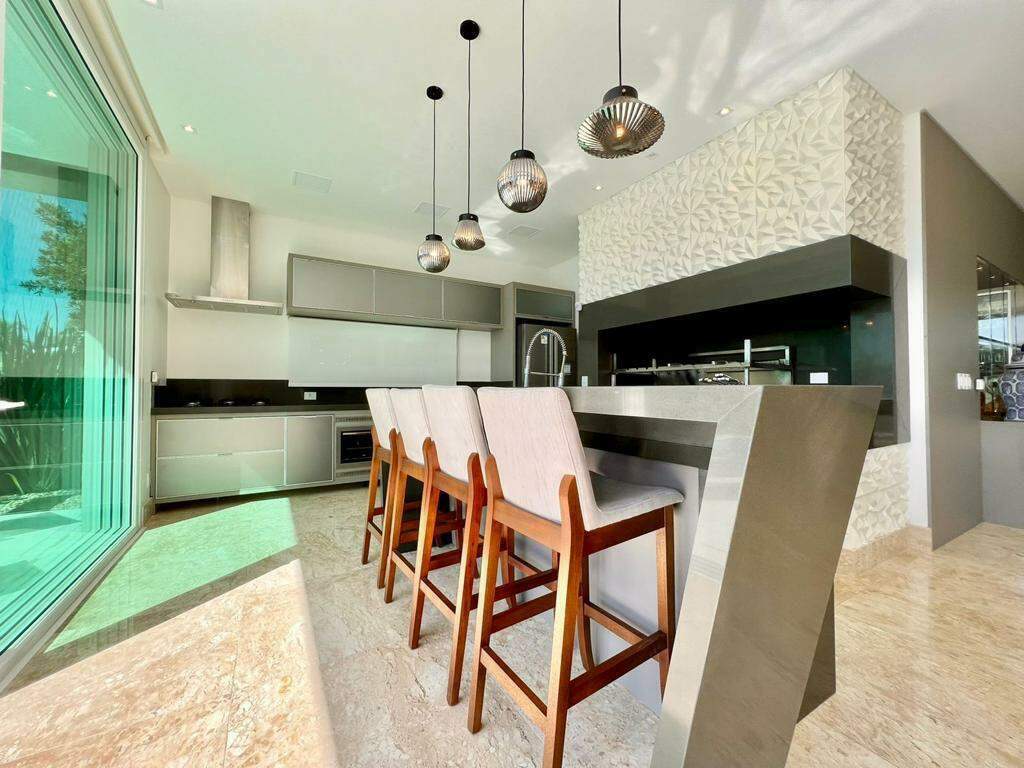 Casa em Condomínio à venda no Centro: 